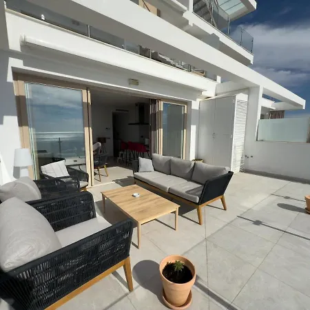 Seafront 2b With Pool, & Gym شقة