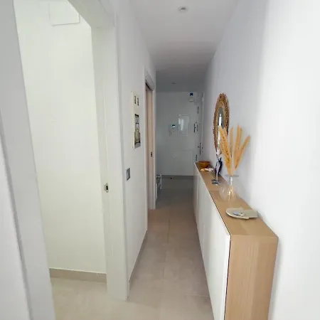 Seafront 2b With Pool, & Gym شقة