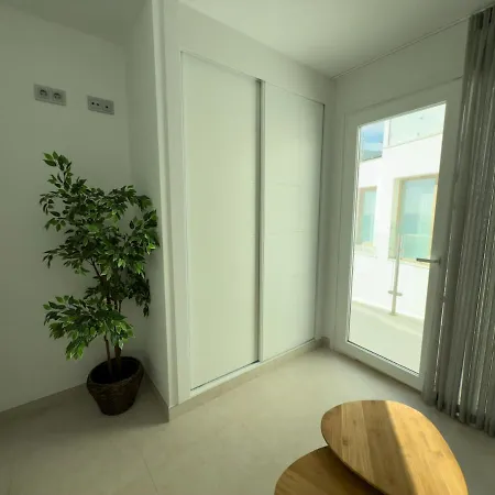Seafront 2b With Pool, & Gym تورّوكس كوستا