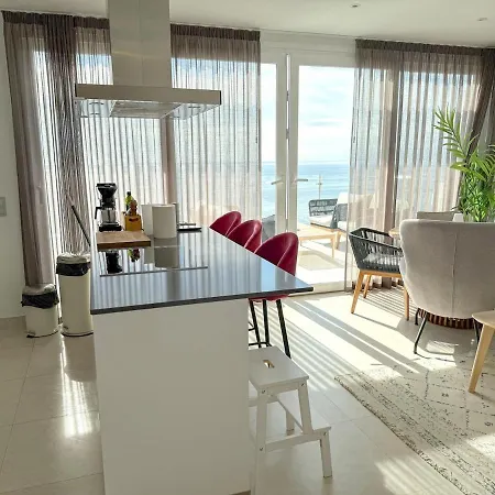 Seafront 2b With Pool, & Gym *