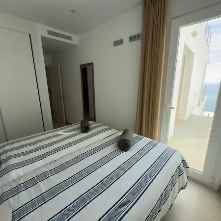 Seafront 2b With Pool, & Gym شقة