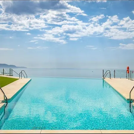 Seafront 2b With Pool, & Gym *