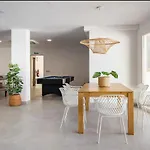 Seafront 2b With Pool, & Gym Appartement