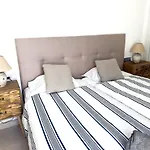 Seafront 2b With Pool, & Gym Appartement *