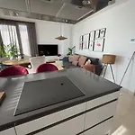 Seafront 2b With Pool, & Gym