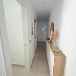 Seafront 2b With Pool, & Gym Appartement