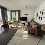 Seafront 2b With Pool, & Gym Appartement *